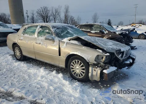 2011 Lincoln Town Car Signature Limited z USA, uszkodzony, nr VIN 2LNBL8CV2BX762056